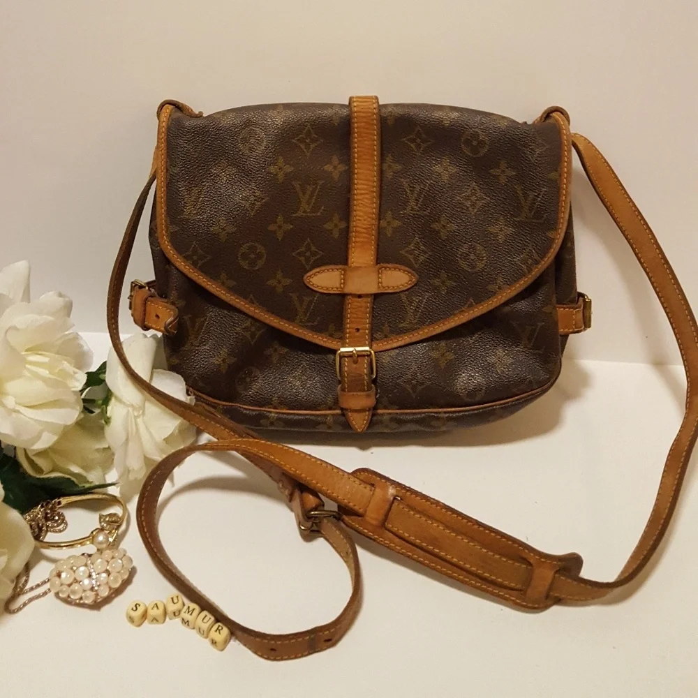 Authentic Louis Vuitton Saumur 30 - Picture 1 of 5